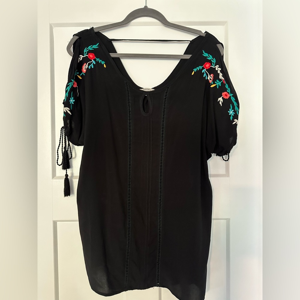 Boutique brand black boho top with cut out shoulders and embroidered detail.